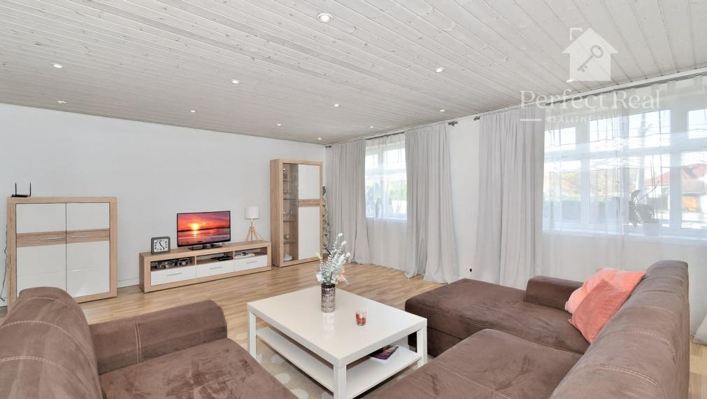 4 izbový byt + 3 izbový byt, 2 garáže, záhrada, bazén, DS