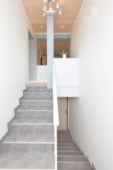 4 izbový byt + 3 izbový byt, 2 garáže, záhrada, bazén, DS