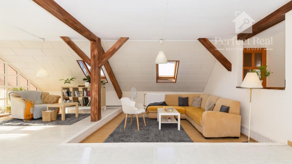 4 izbový byt + 3 izbový byt, 2 garáže, záhrada, bazén, DS