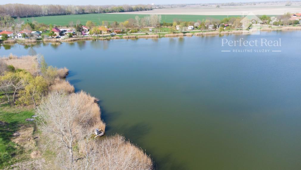 Malý RD pri jazere (chatka)