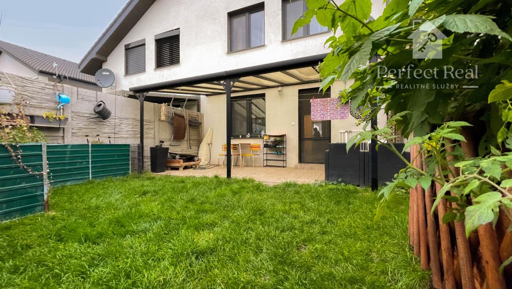 Krásny, útulný 4 izbový mezonetový byt s malou záhradkou v obci Hviezdoslavov