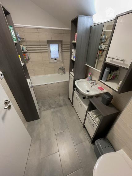 Krásny, útulný 4 izbový mezonetový byt s malou záhradkou v obci Hviezdoslavov