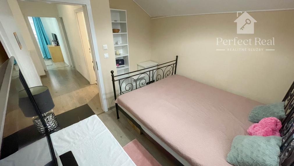 Krásny, útulný 4 izbový mezonetový byt s malou záhradkou v obci Hviezdoslavov