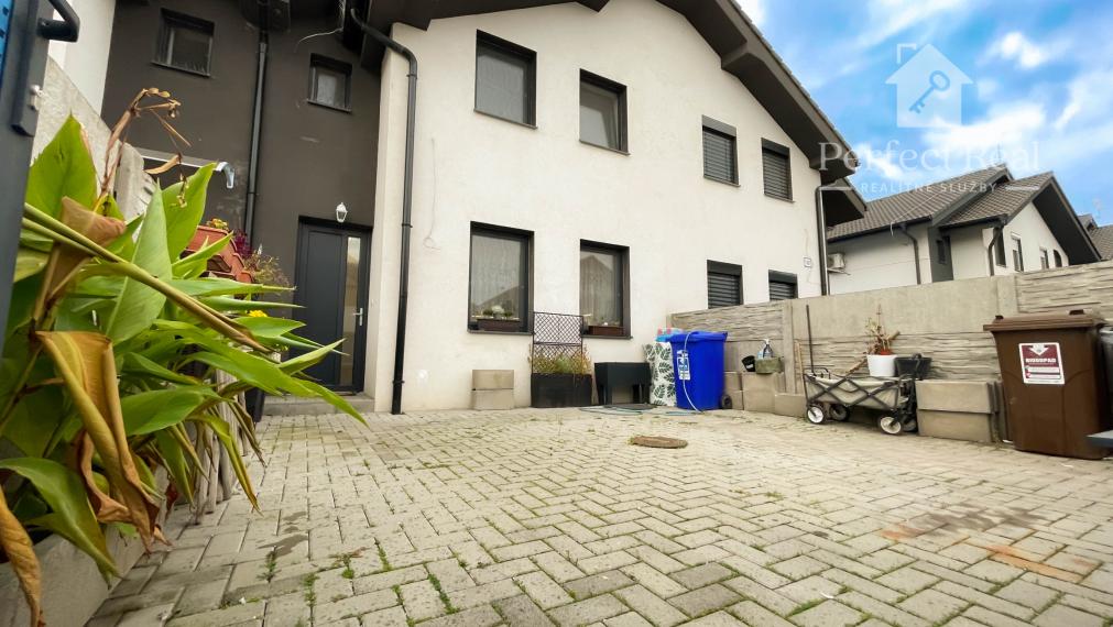 Krásny, útulný 4 izbový mezonetový byt s malou záhradkou v obci Hviezdoslavov