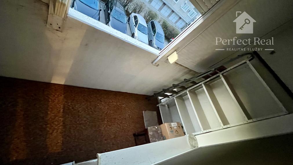 1 izbový byt s balkónom na 1.poschodí v dobrej lokalite v obci Zlaté Klasy