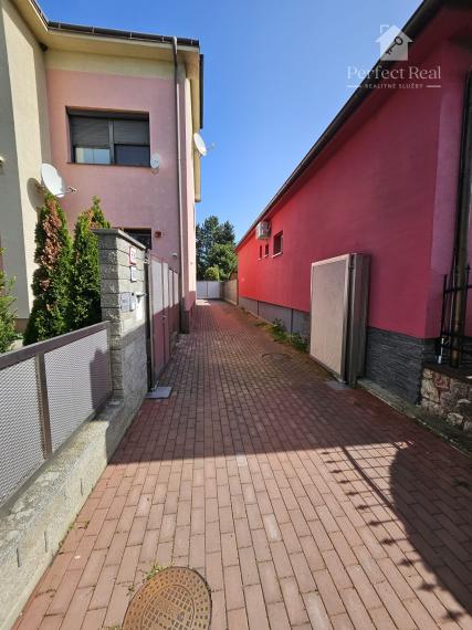Prenájom 5-izbového bytu (120 m²) so samostatným vchodom – Trnava