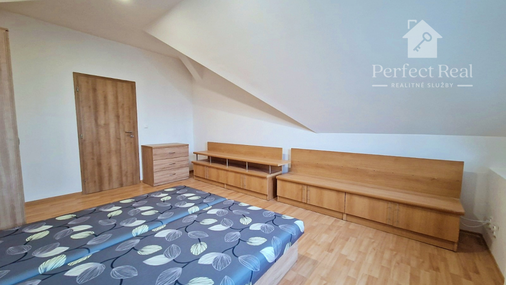 Prenájom 5-izbového bytu (120 m²) so samostatným vchodom – Trnava