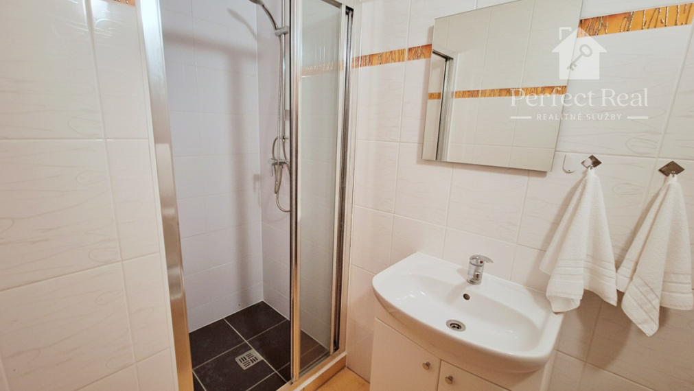 Prenájom 5-izbového bytu (120 m²) so samostatným vchodom – Trnava