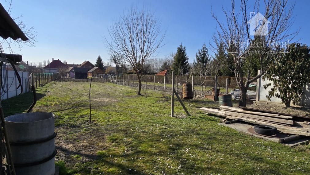 Priestranný rodinný dom s garážou v Jahodnej