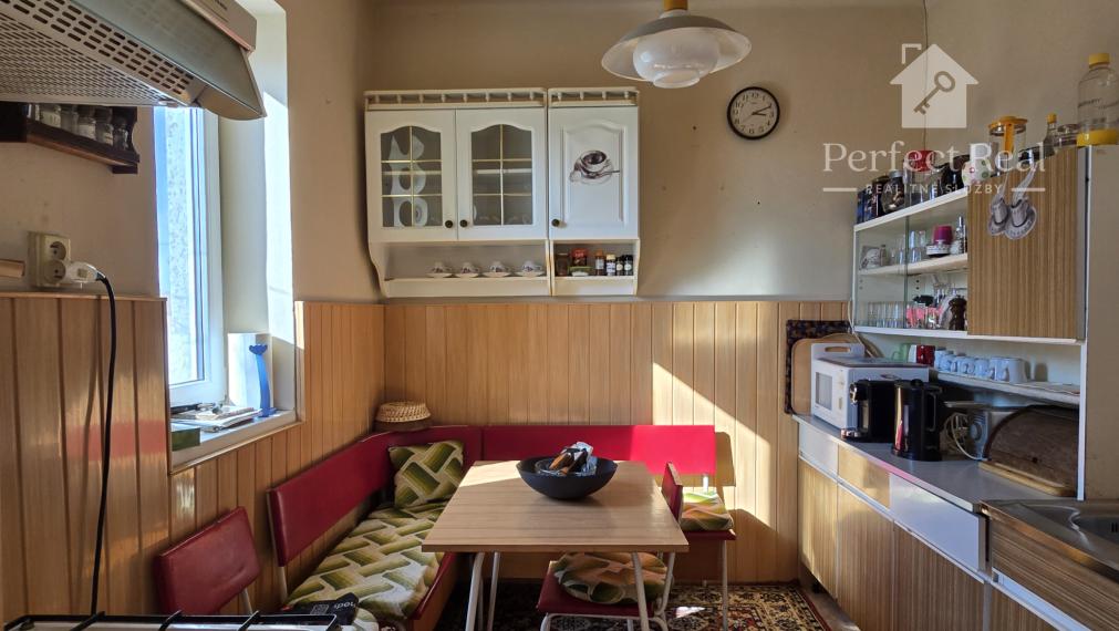 Priestranný rodinný dom s garážou v Jahodnej