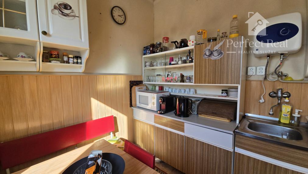 Priestranný rodinný dom s garážou v Jahodnej