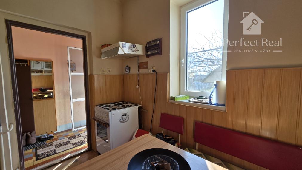 Priestranný rodinný dom s garážou v Jahodnej