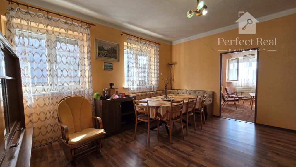 Priestranný rodinný dom s garážou v Jahodnej