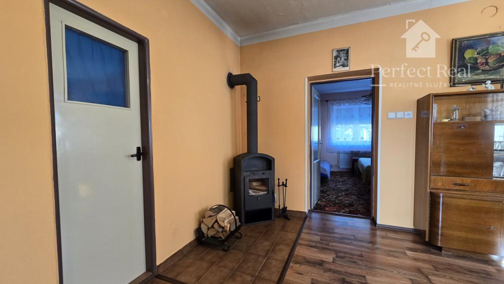 Priestranný rodinný dom s garážou v Jahodnej