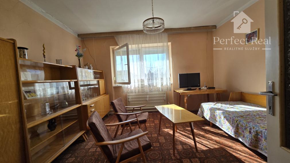 Priestranný rodinný dom s garážou v Jahodnej