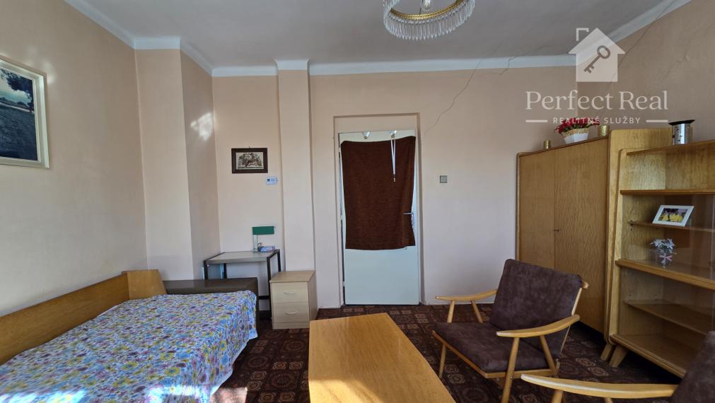 Priestranný rodinný dom s garážou v Jahodnej