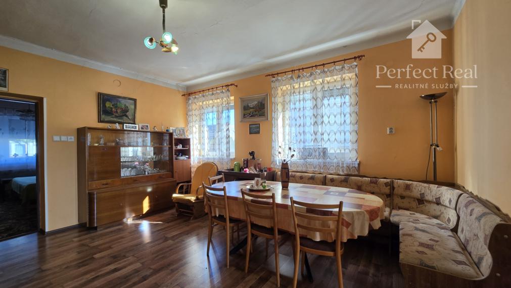 Priestranný rodinný dom s garážou v Jahodnej