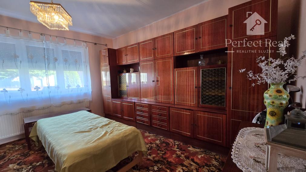 Priestranný rodinný dom s garážou v Jahodnej