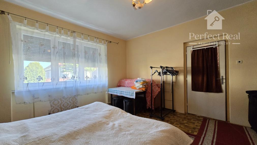 Priestranný rodinný dom s garážou v Jahodnej