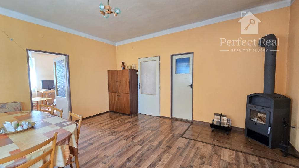 Priestranný rodinný dom s garážou v Jahodnej