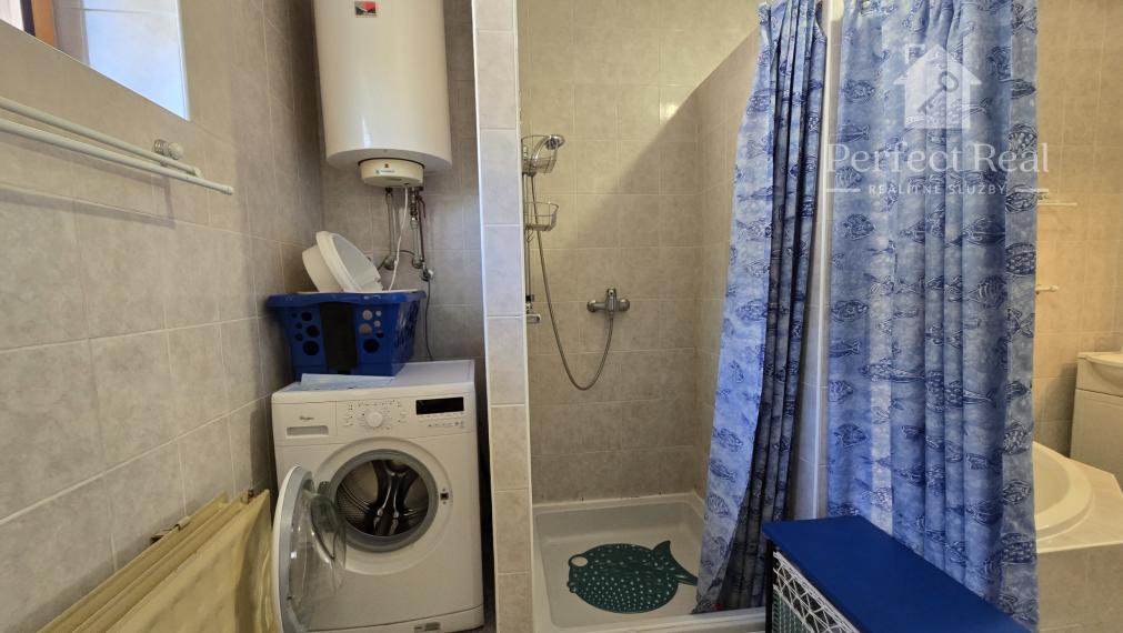 Priestranný rodinný dom s garážou v Jahodnej