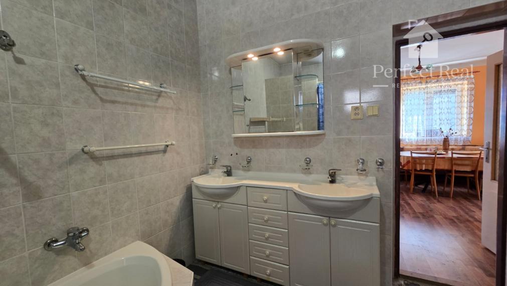 Priestranný rodinný dom s garážou v Jahodnej