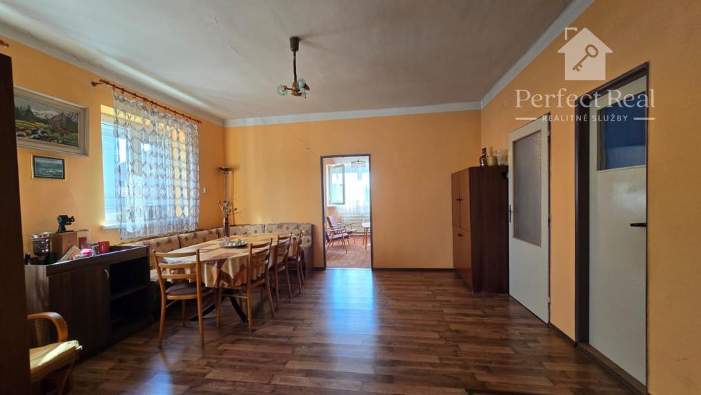 Priestranný rodinný dom s garážou v Jahodnej