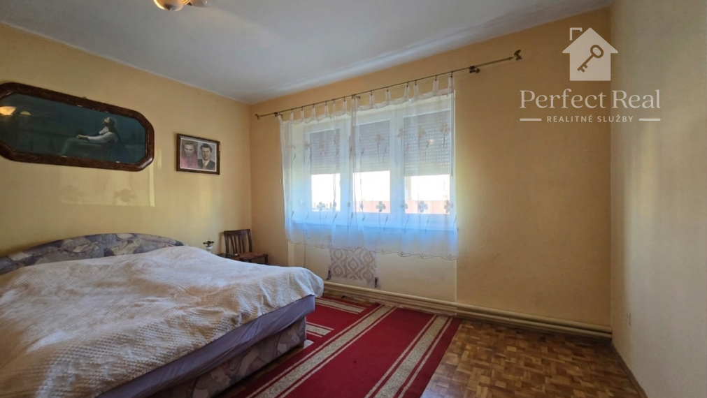 Priestranný rodinný dom s garážou v Jahodnej