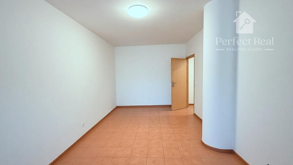 Predaj priestranný byt 130m² + terasa 40m²   s veľkým potenciálom!!!