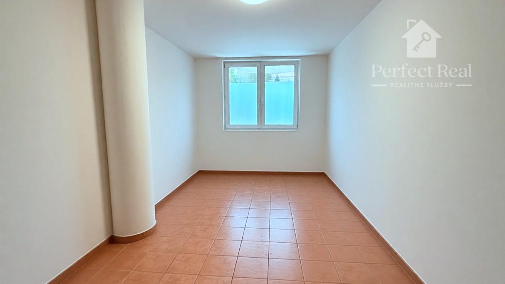 Predaj priestranný byt 130m² + terasa 40m²   s veľkým potenciálom!!!