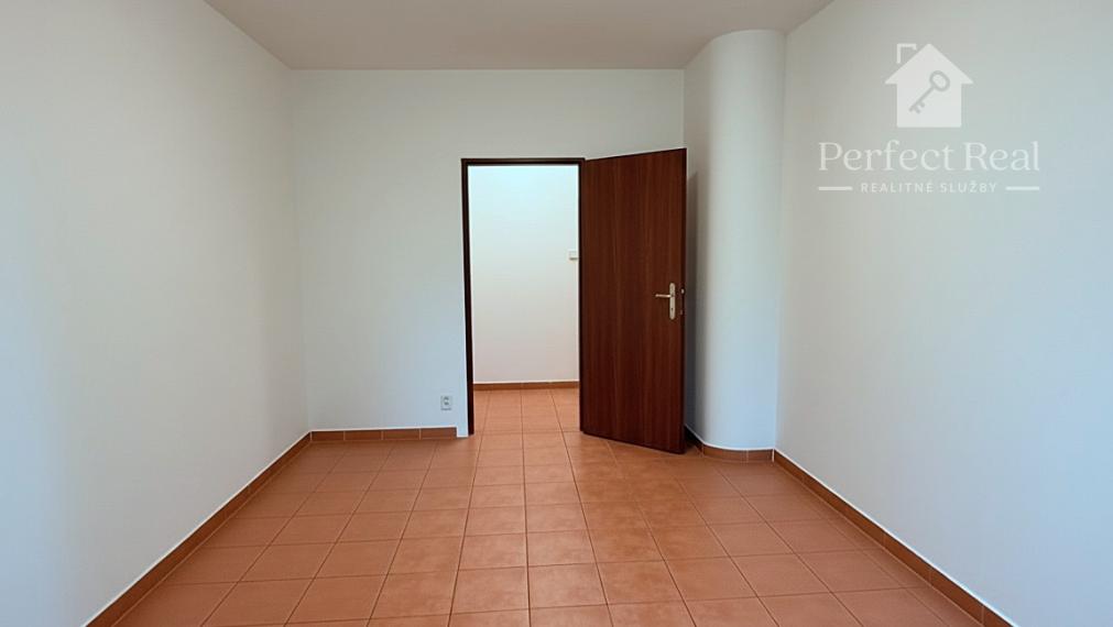 Predaj priestranný byt 130m² + terasa 40m²   s veľkým potenciálom!!!