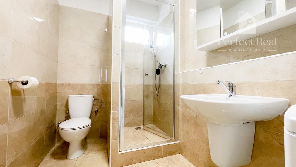 Útulný, 2 izbový tehlový rodinný dom v obci Zlaté Klasy- garáž a veľlký pozemok