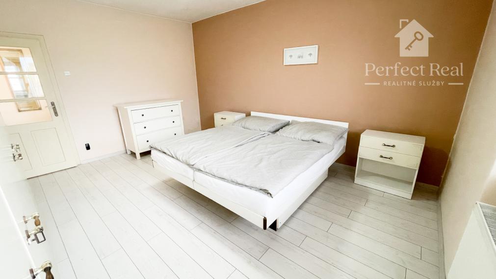 Útulný, 2 izbový tehlový rodinný dom v obci Zlaté Klasy- garáž a veľlký pozemok