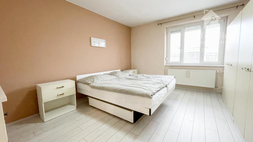 Útulný, 2 izbový tehlový rodinný dom v obci Zlaté Klasy- garáž a veľlký pozemok