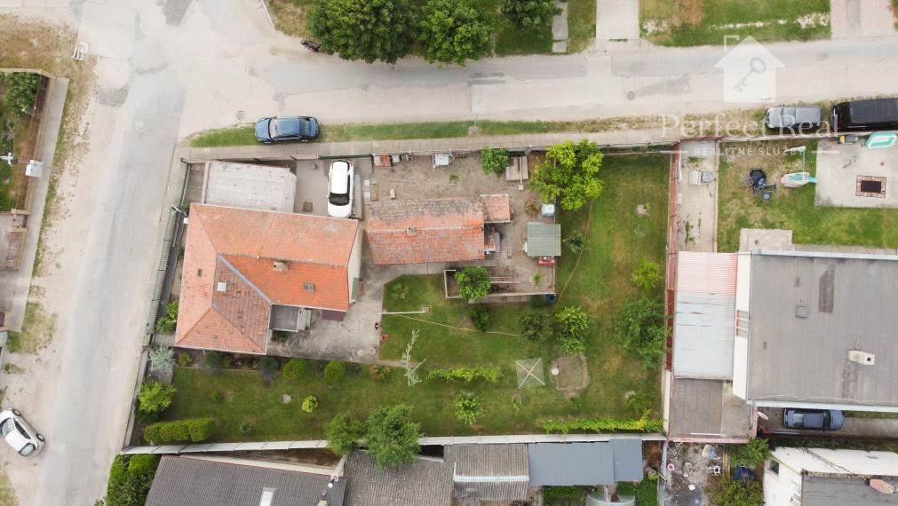 Útulný, 2 izbový tehlový rodinný dom v obci Zlaté Klasy- garáž a veľlký pozemok