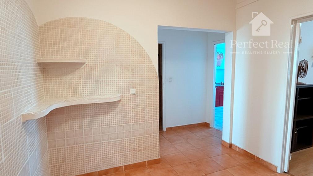 Predaj priestranný svetlý 3izbový byt s balkónom Petržalka