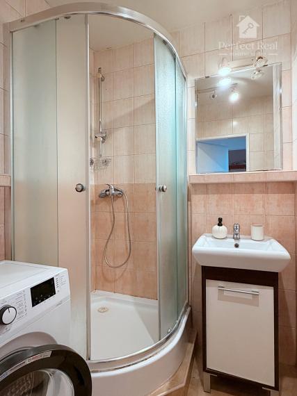 Predaj priestranný svetlý 3izbový byt s balkónom Petržalka