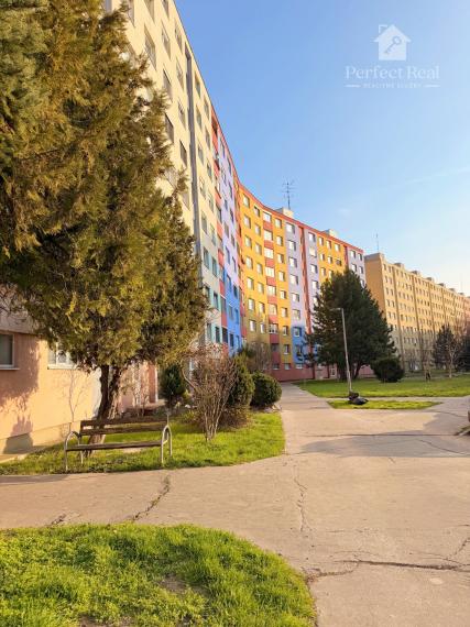 Predaj priestranný svetlý 3izbový byt s balkónom Petržalka