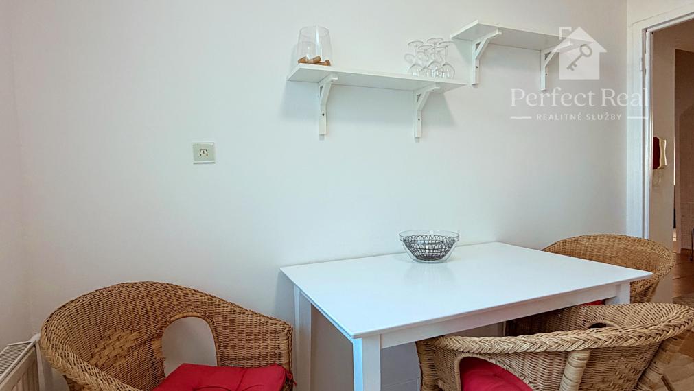 Predaj priestranný svetlý 3izbový byt s balkónom Petržalka