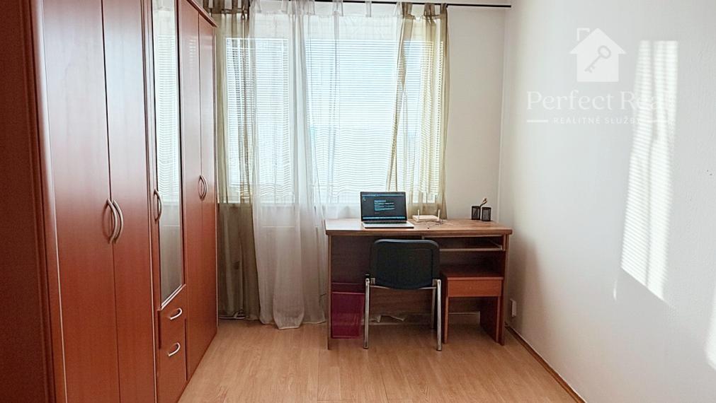 Predaj priestranný svetlý 3izbový byt s balkónom Petržalka