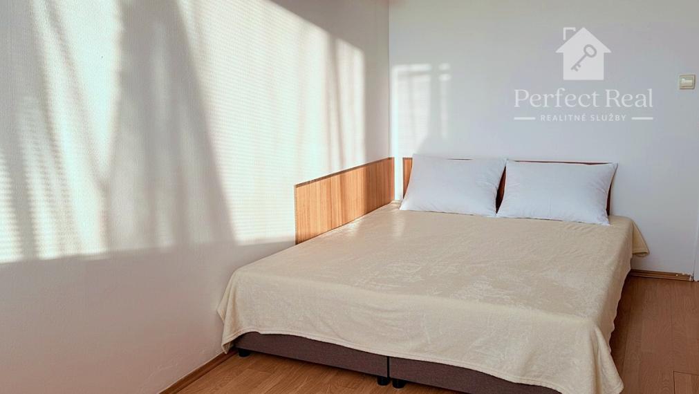 Predaj priestranný svetlý 3izbový byt s balkónom Petržalka