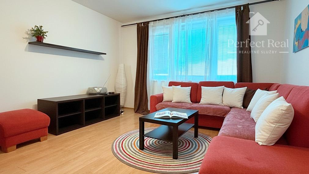 Predaj priestranný svetlý 3izbový byt s balkónom Petržalka