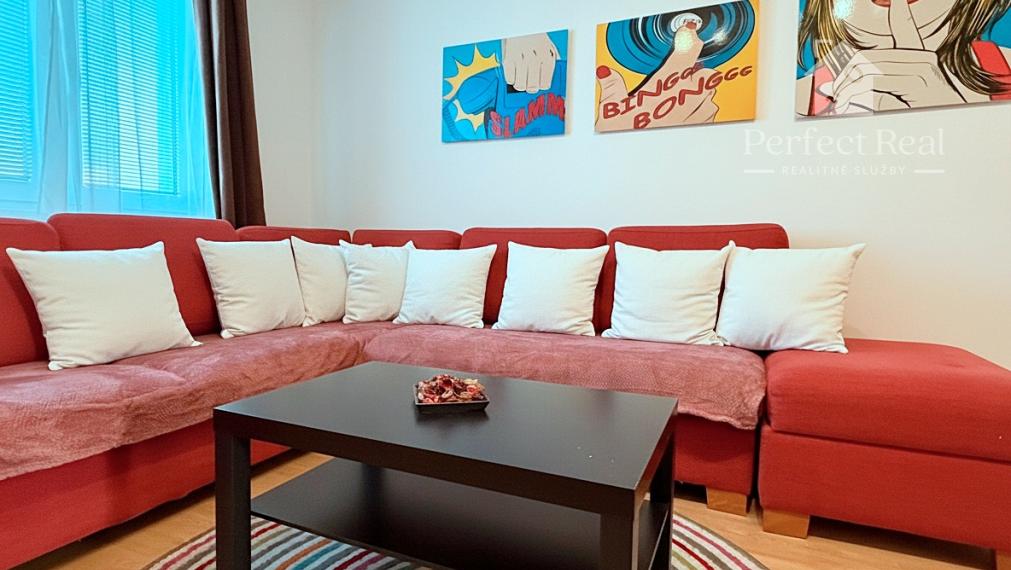 Predaj priestranný svetlý 3izbový byt s balkónom Petržalka