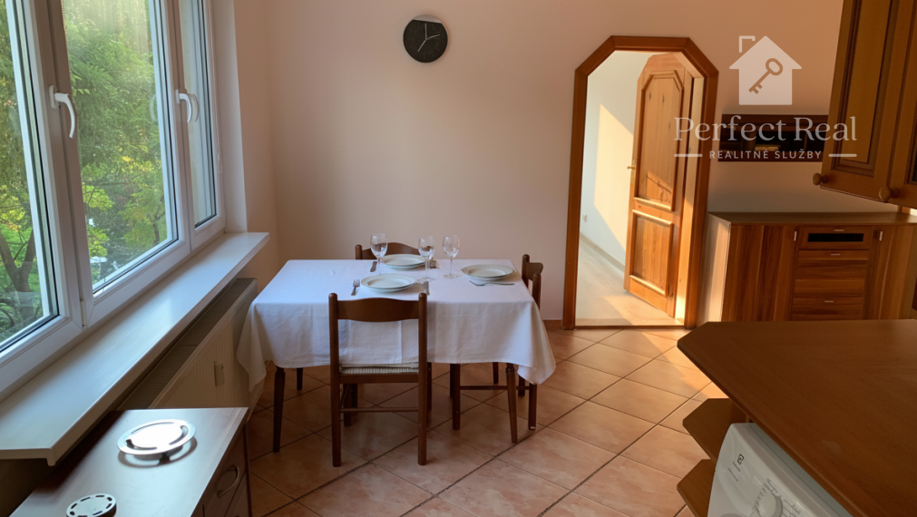 Prenájom priestranný 3izbový byt Devínska Nová Ves