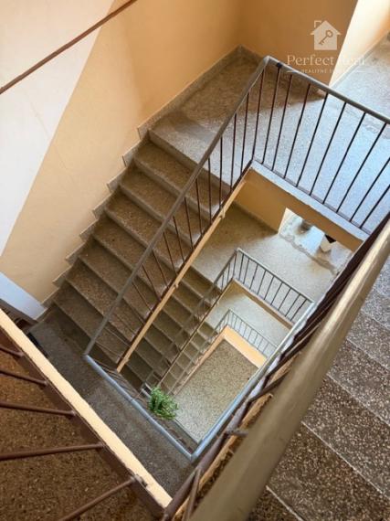 Na predaj 3.izbový byt 74,13m2 v pôvodnom stave v obci Igram .