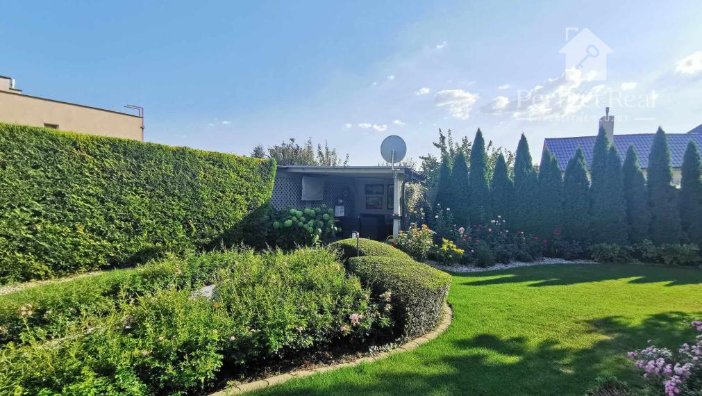 Krásny, plne zariadený rodinný dom s nádhernou záhradou v Topoľníkoch