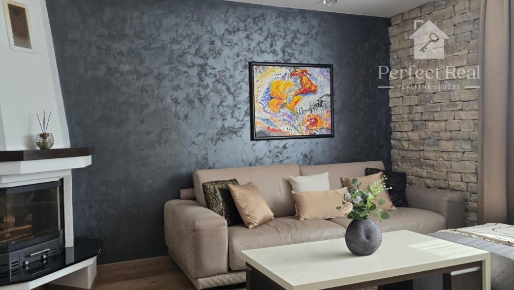 Krásny, plne zariadený rodinný dom s nádhernou záhradou v Topoľníkoch