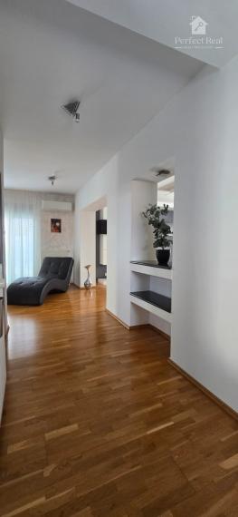 Krásny, plne zariadený rodinný dom s nádhernou záhradou v Topoľníkoch