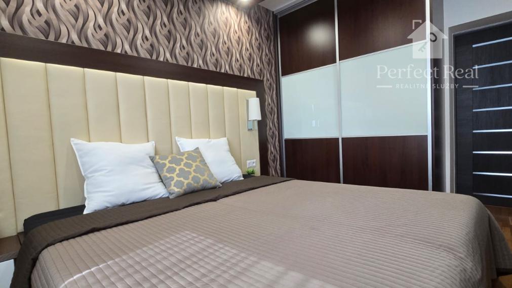 Krásny, plne zariadený rodinný dom s nádhernou záhradou v Topoľníkoch