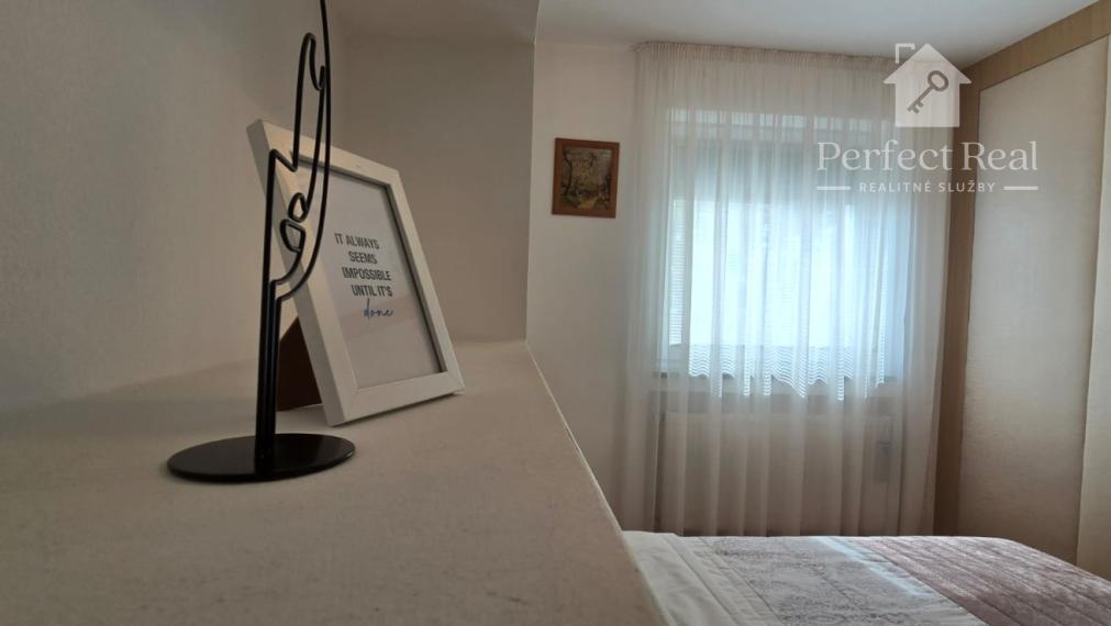 Krásny, plne zariadený rodinný dom s nádhernou záhradou v Topoľníkoch